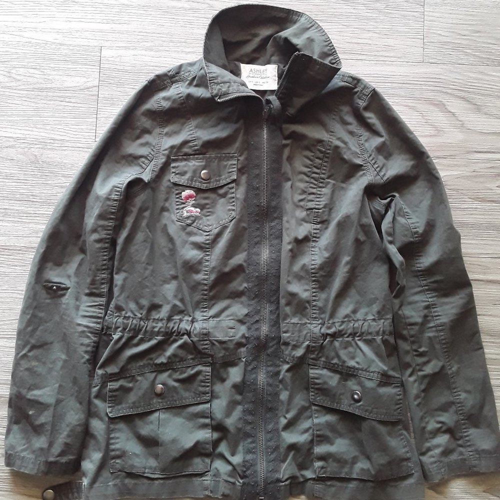 Ashley Downtown Collection Forest Green Rose Womens S